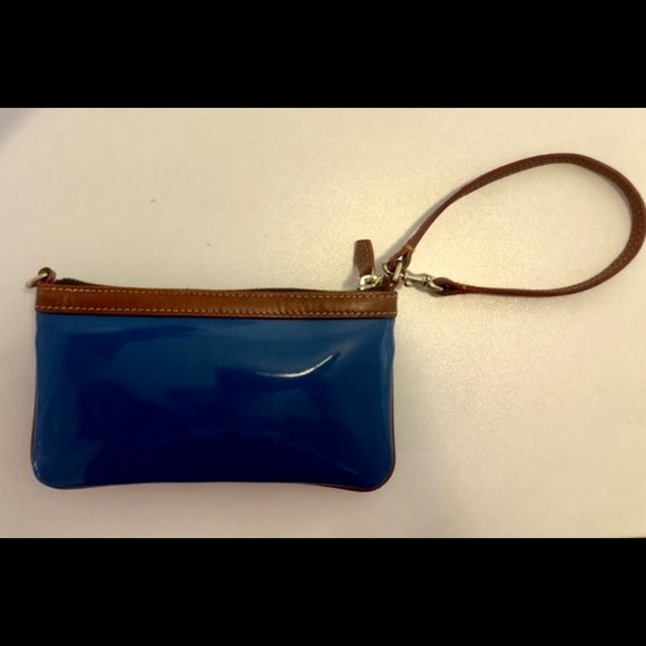Dooney & Bourke Wristlet - Picture 2 of 4